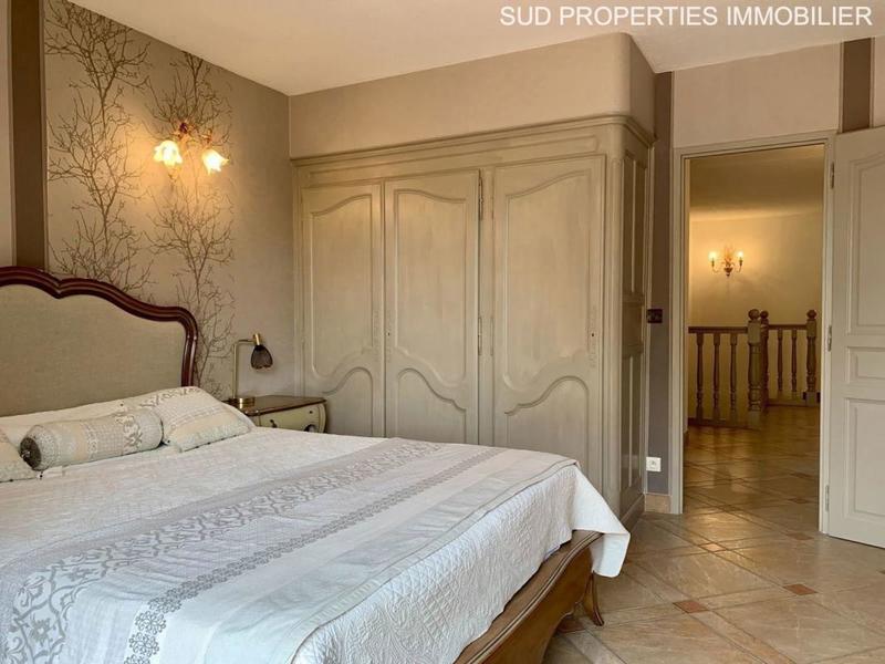 Propriété - 297 m² - 7 pièces