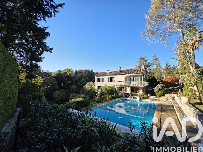 Maison - 330 m² - 9 pièces