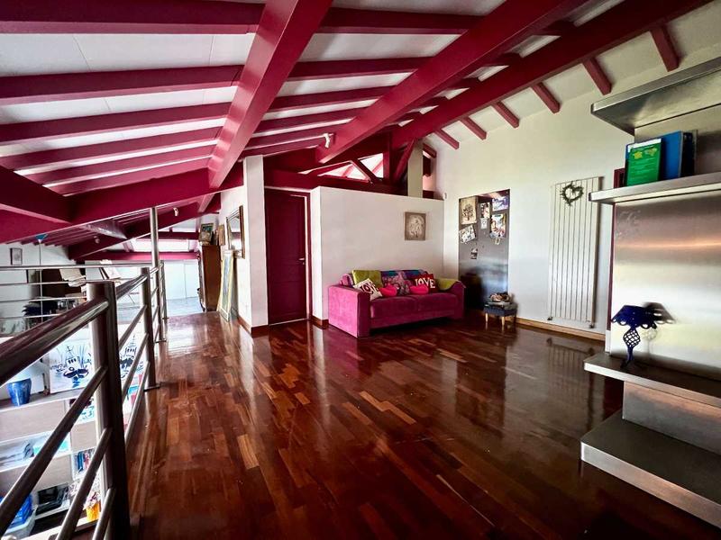 Propriété - 270 m² - 9 pièces