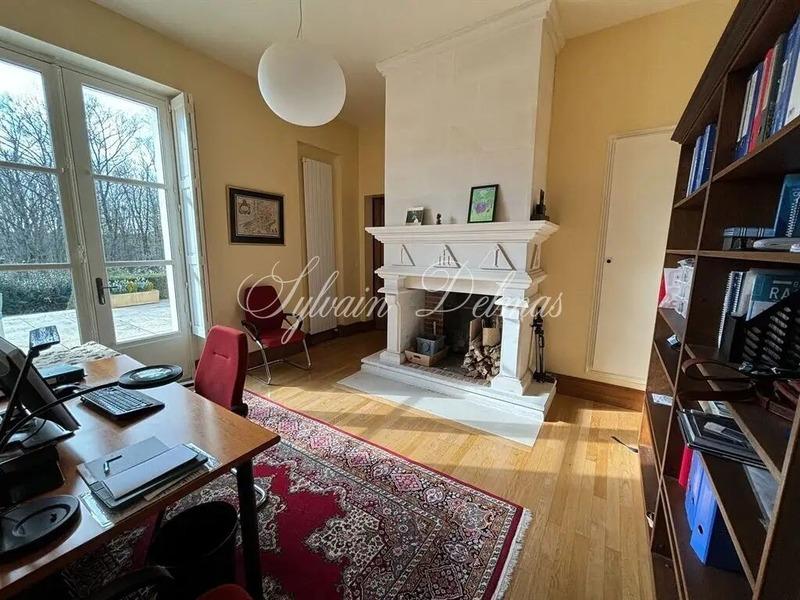 Maison - 680 m² - 16 pièces