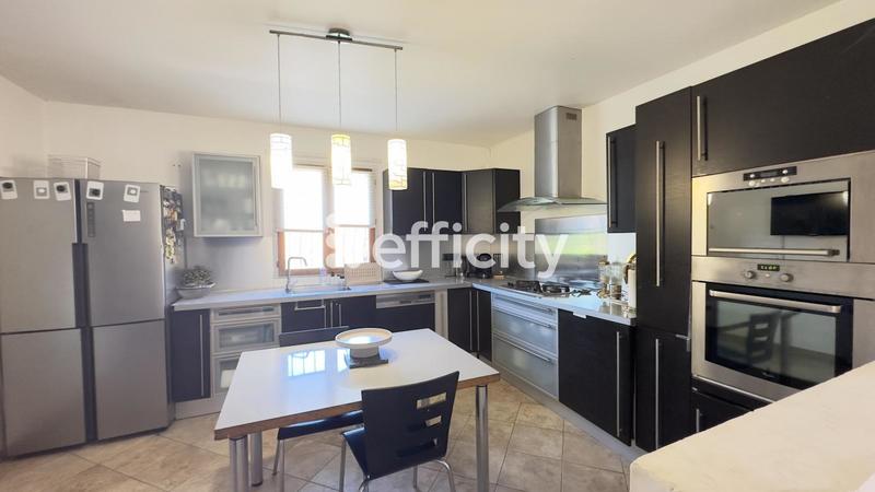 Maison - 182 m² - 7 pièces