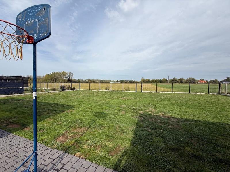 Maison - 237 m² - 8 pièces