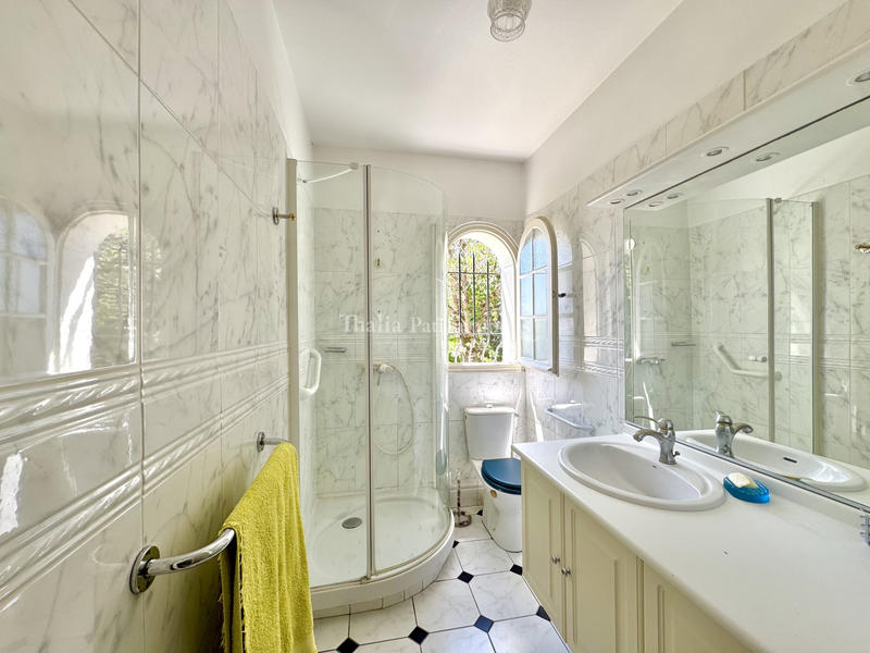 Maison - 200 m² - 8 pièces