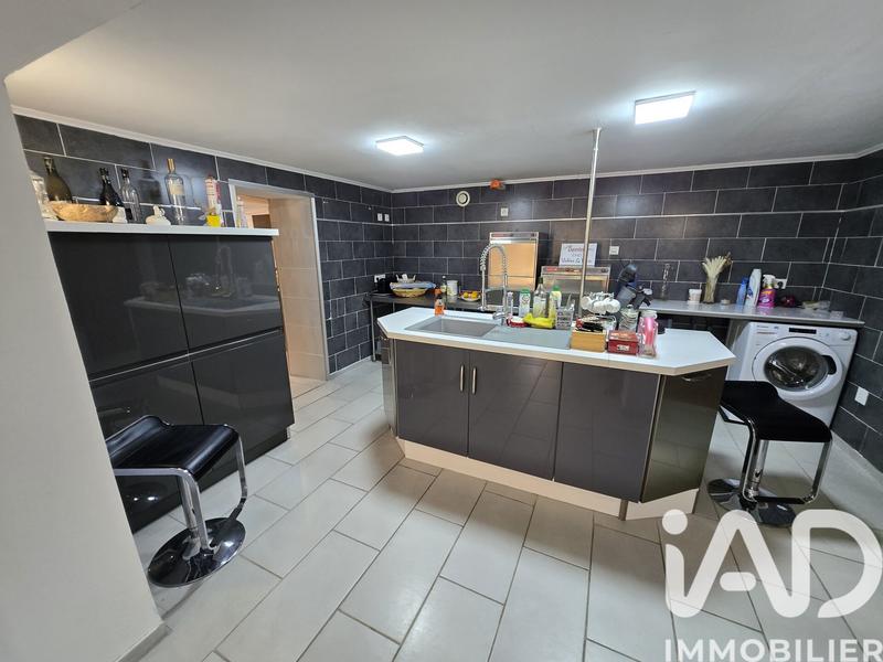 Maison - 318 m² - 10 pièces