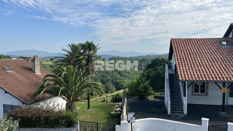 Maison - 200 m² - 7 pièces