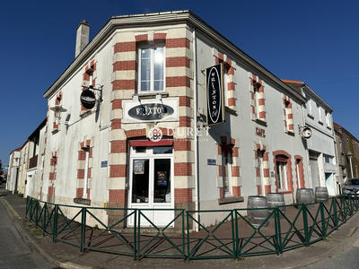 Maison - 235 m² - 8 pièces