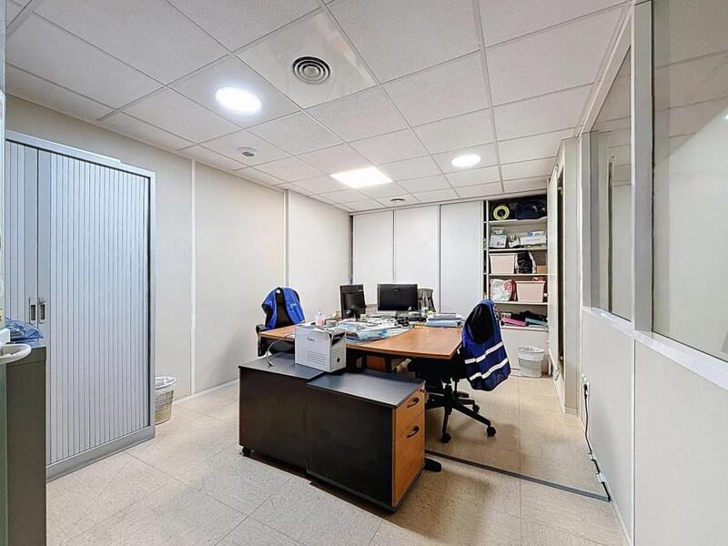 Local commercial - 588 m² - 17 pièces