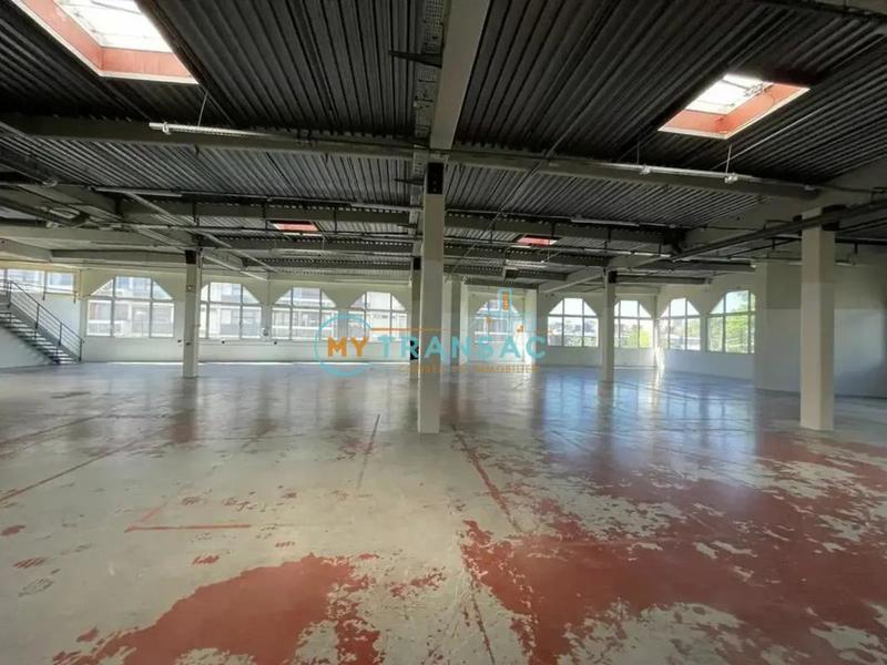 Local d'activité / Entrepôt - 854 m²