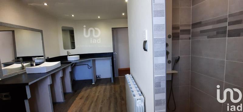 Maison - 233 m² - 8 pièces