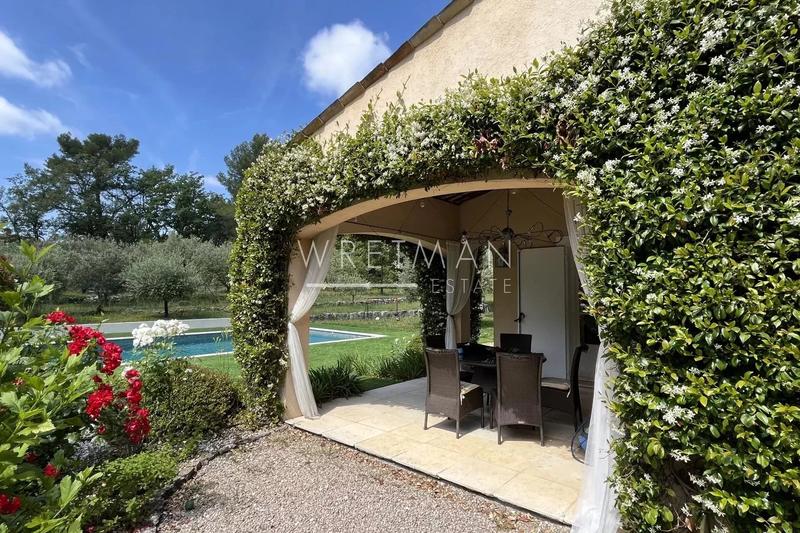 Villa - 192 m² - 8 pièces