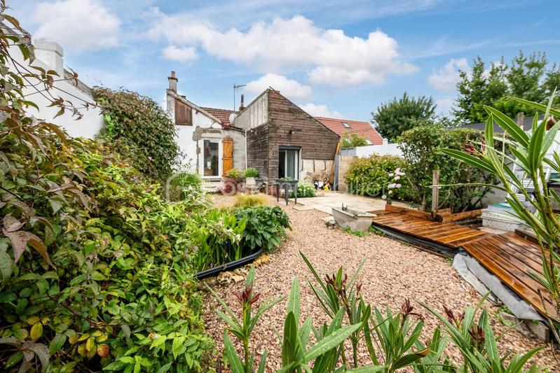 Maison en pierre - 94 m² - 4 pièces