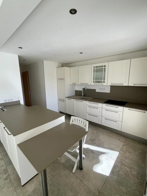 Appartement - 90 m² - 3 pièces