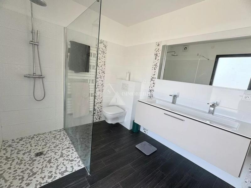 Villa - 250 m² - 6 pièces