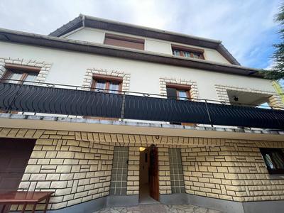 Maison - 255 m² - 9 pièces