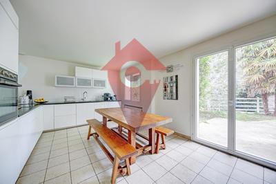 Maison - 360 m² - 10 pièces