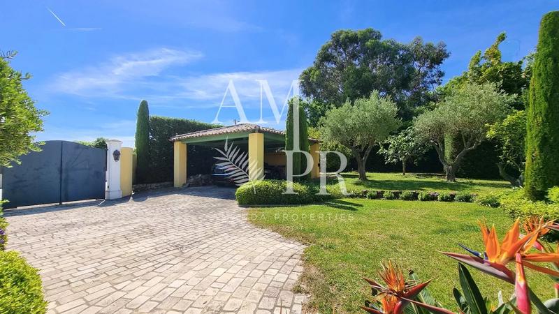 Maison - 273 m² - 7 pièces