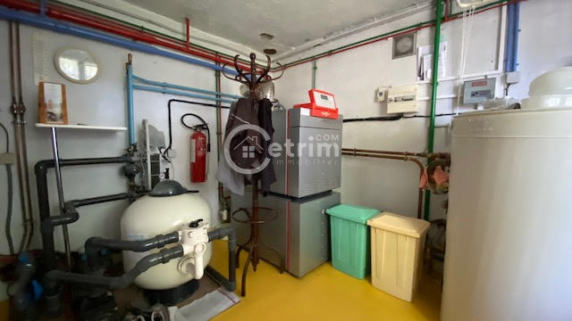 Maison - 230 m² - 8 pièces