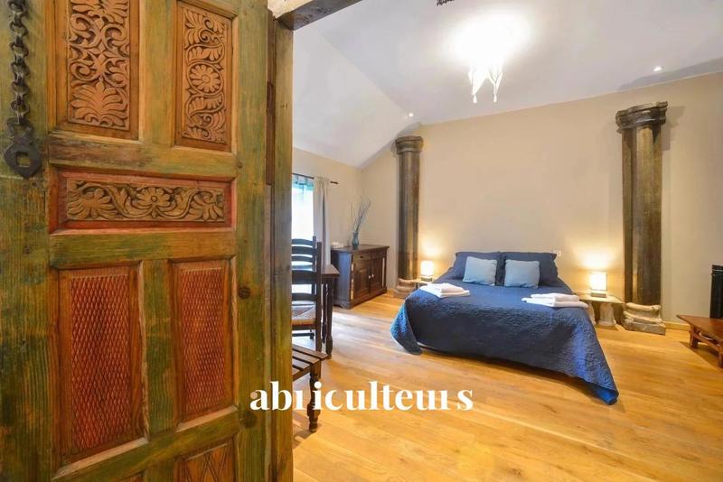 Maison ancienne - 1 000 m² - 16 pièces