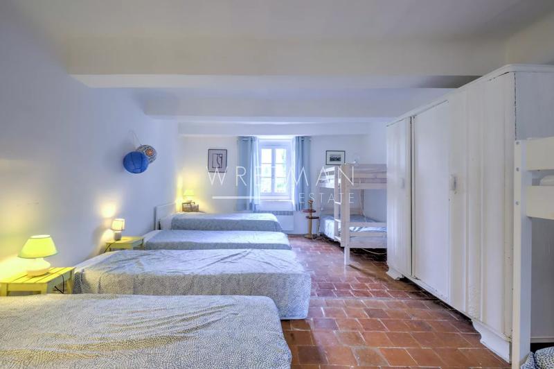 Villa - 257 m² - 10 pièces