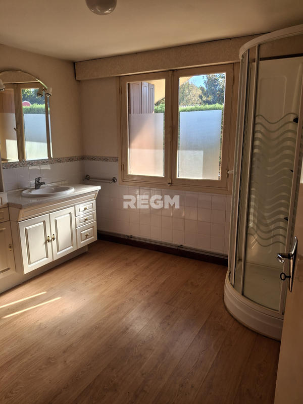 Maison - 180 m² - 8 pièces