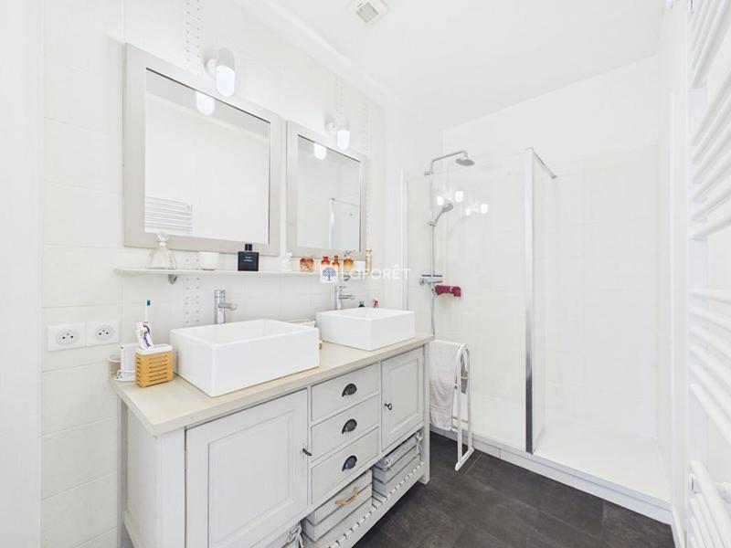 Maison - 205 m² - 8 pièces