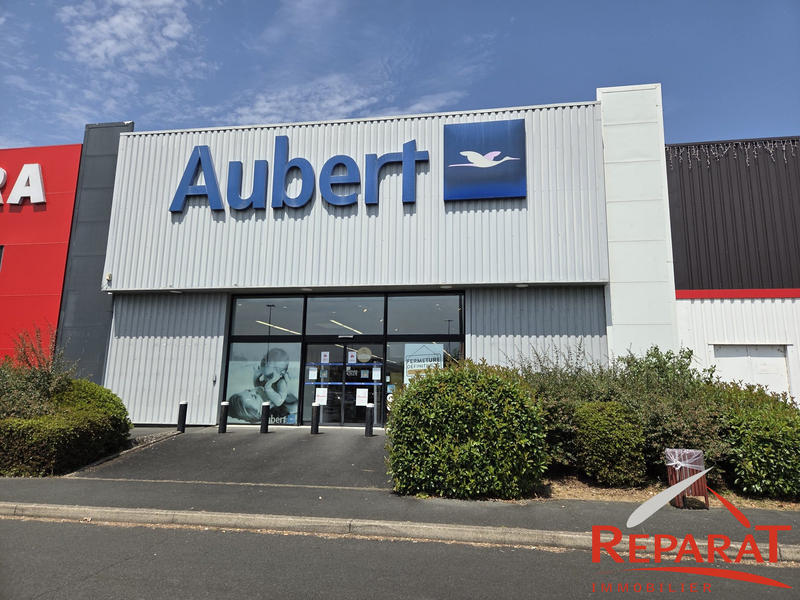 Local commercial - 944 m²