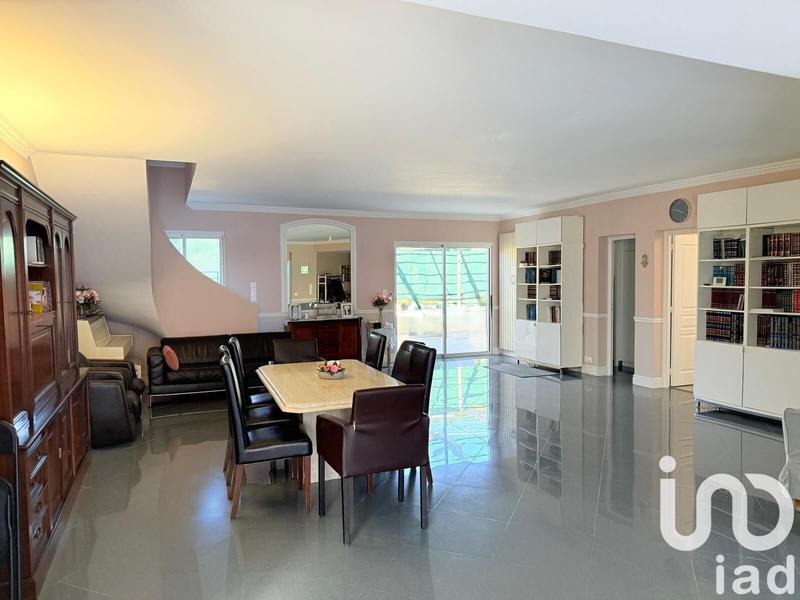 Maison - 200 m² - 7 pièces