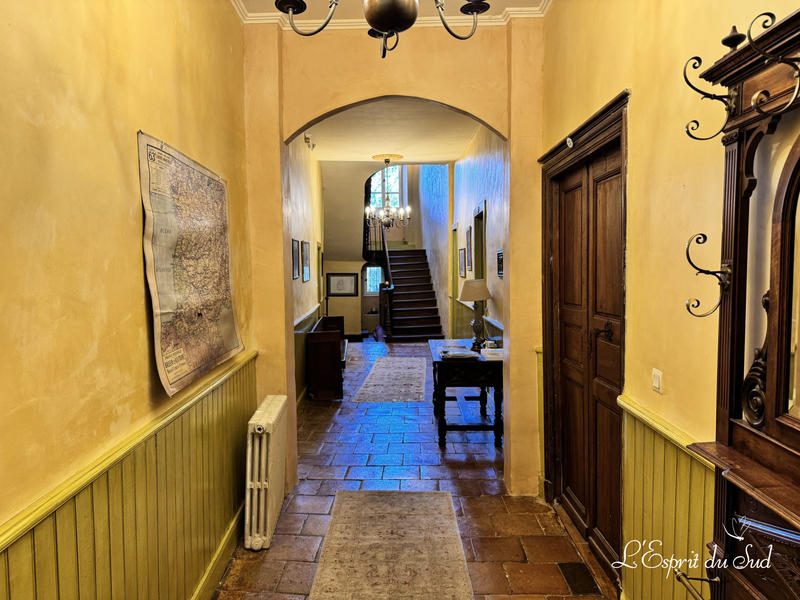 Maison - 668 m² - 14 pièces