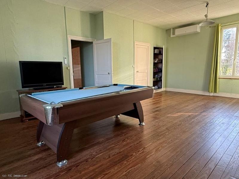 Propriété - 220 m² - 10 pièces