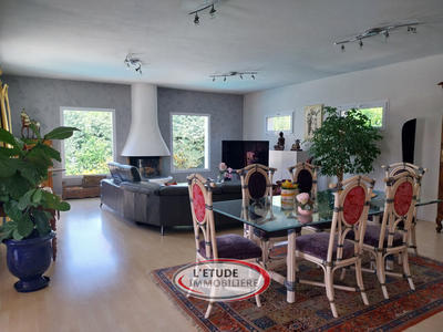 Villa - 222 m² - 8 pièces