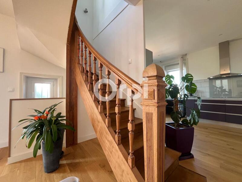 Maison - 201 m² - 7 pièces