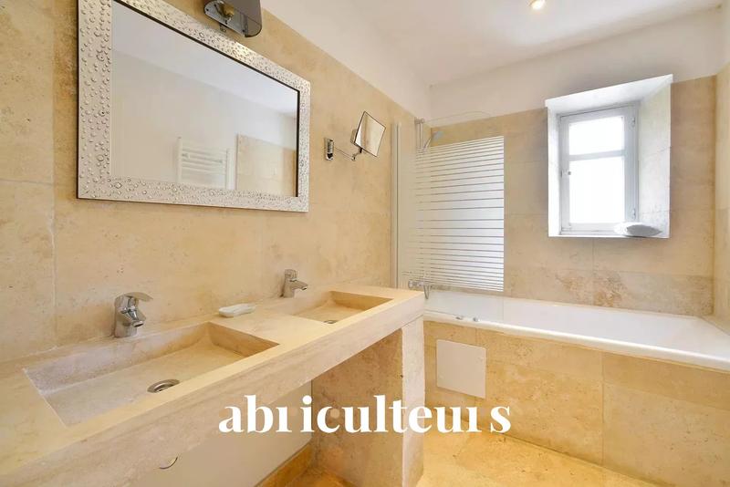 Château - 1 000 m² - 16 pièces