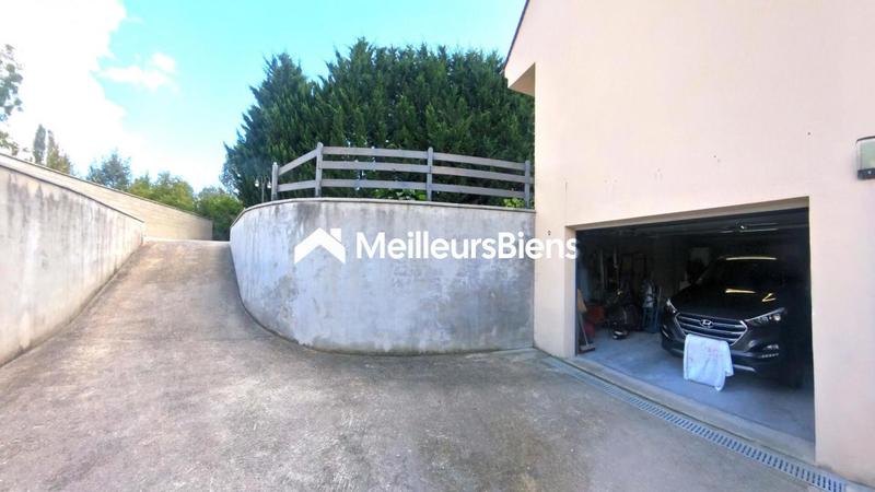 Maison traditionnelle - 186 m² - 8 pièces