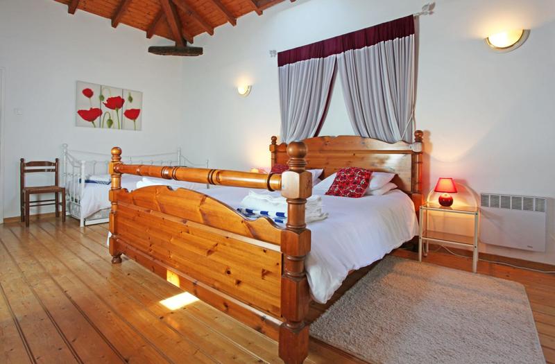 Maison traditionnelle - 311 m² - 13 pièces