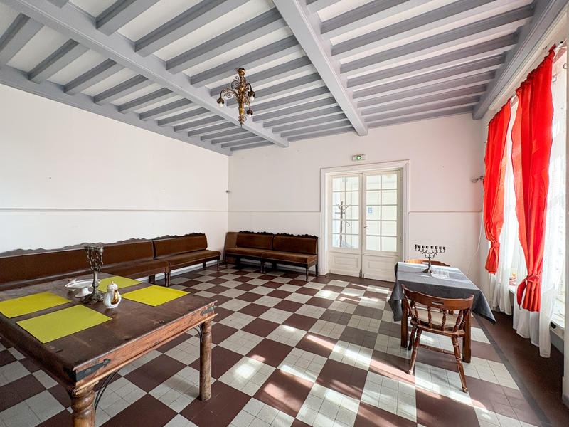 Propriété - 650 m² - 17 pièces