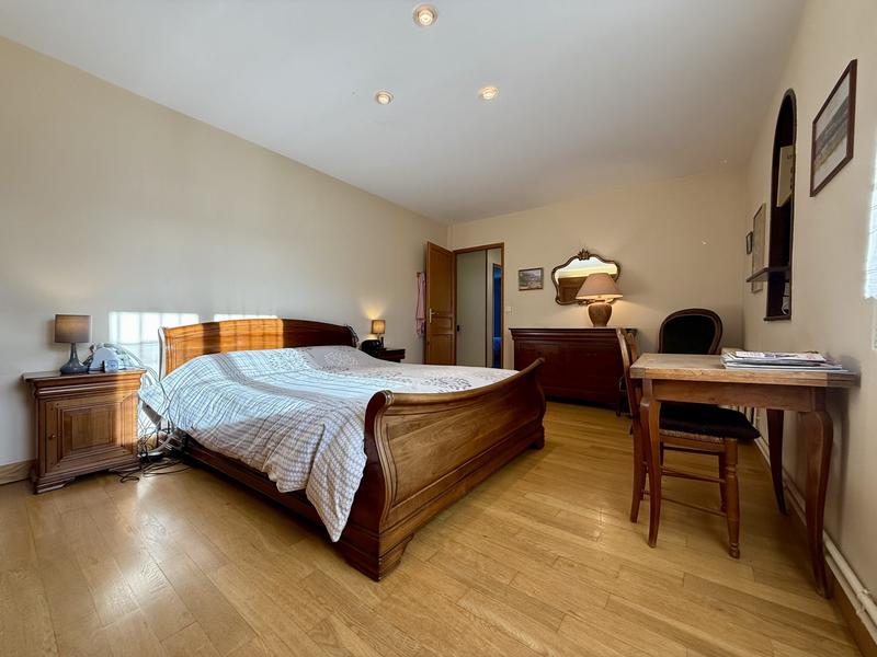 Maison - 245 m² - 8 pièces