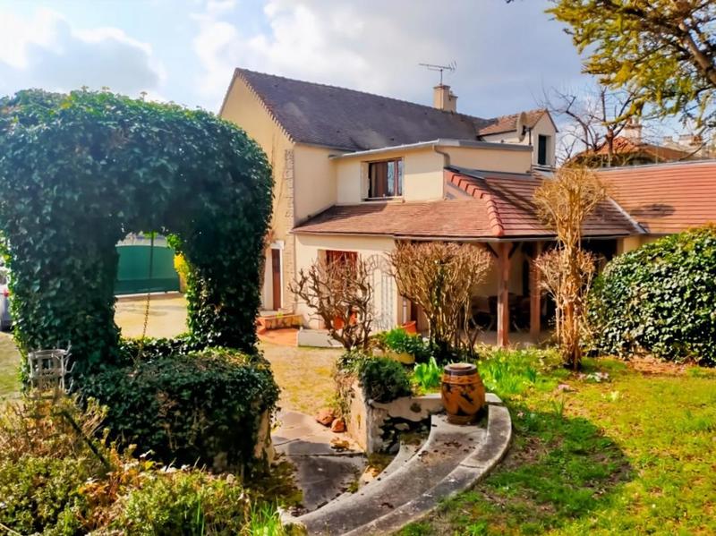 Maison - 211 m² - 7 pièces