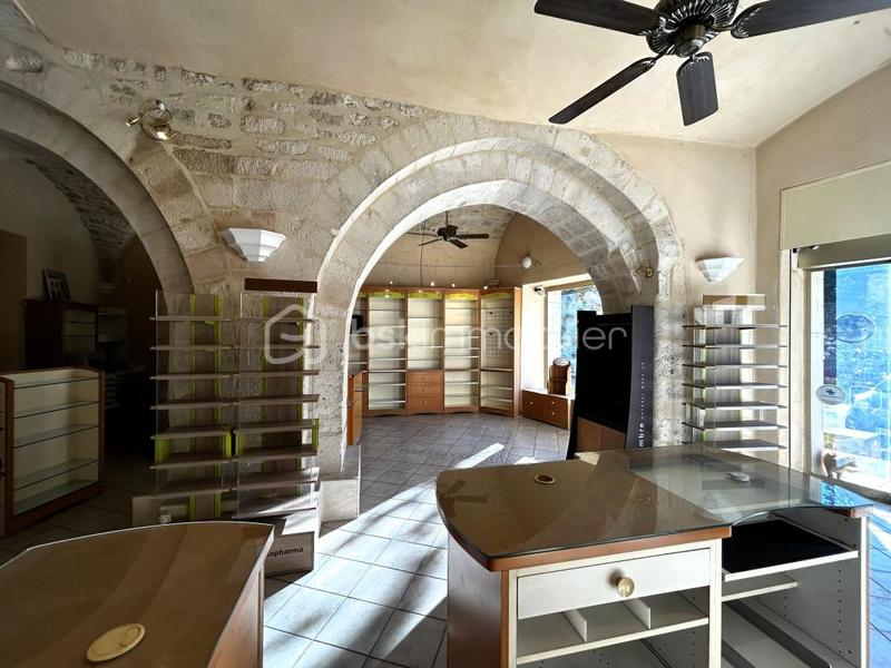 Local commercial - 145 m² - 2 pièces