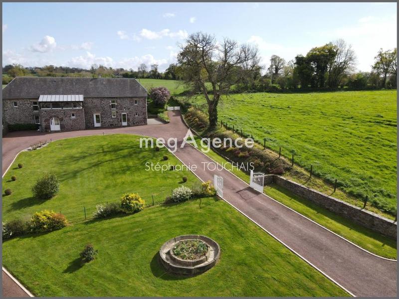 Maison - 350 m² - 17 pièces