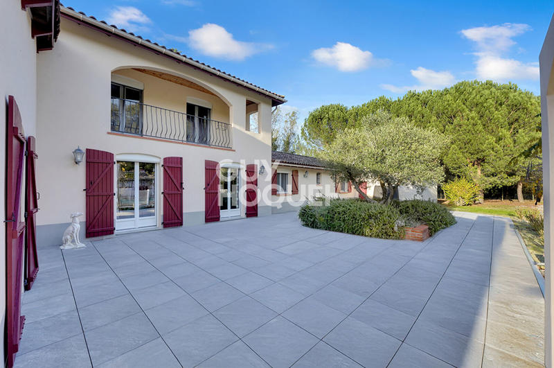 Maison - 221 m² - 7 pièces