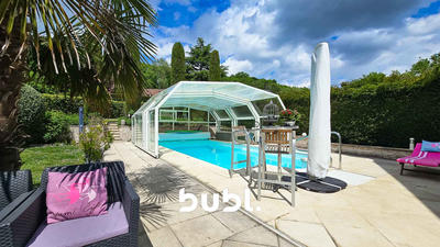 Maison - 302 m² - 12 pièces