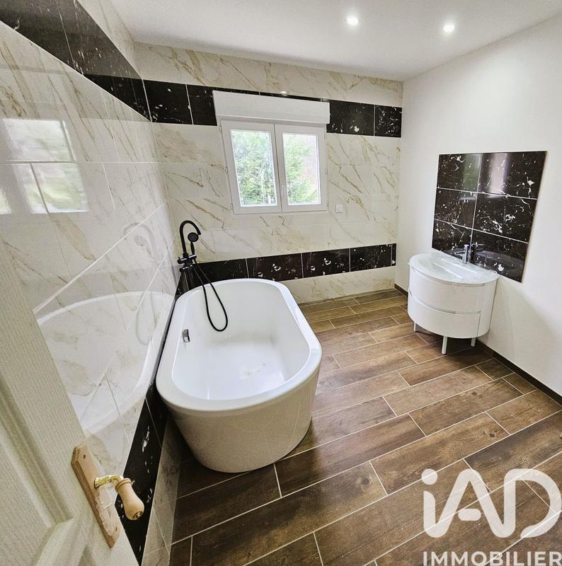 Maison - 137 m² - 5 pièces