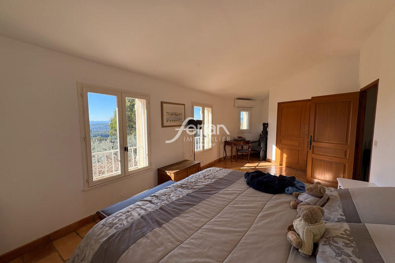 Maison - 201 m² - 5 pièces