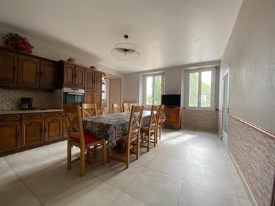 Maison - 179 m² - 7 pièces