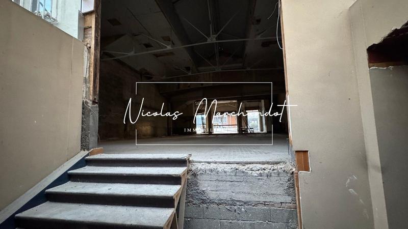 Local commercial - 400 m² - 1 pièce