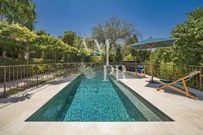 Maison - 300 m² - 8 pièces