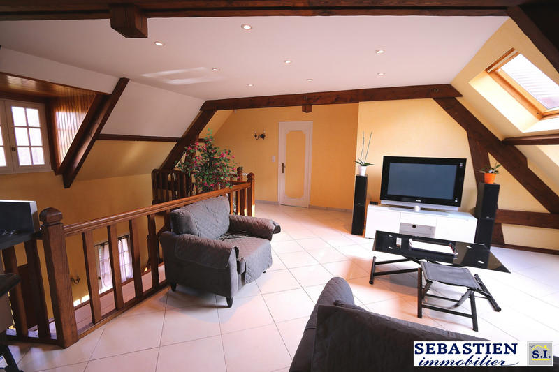 Maison traditionnelle - 239 m² - 11 pièces