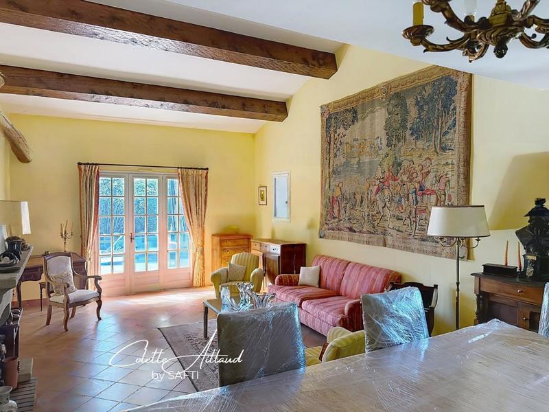 Maison - 220 m² - 8 pièces