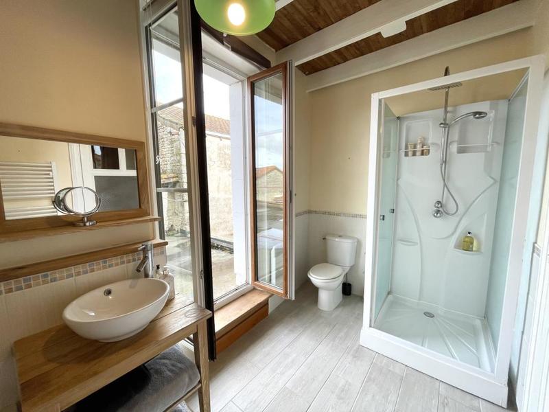 Maison en pierre - 198 m² - 8 pièces