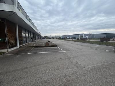 Local commercial - 1 192 m²